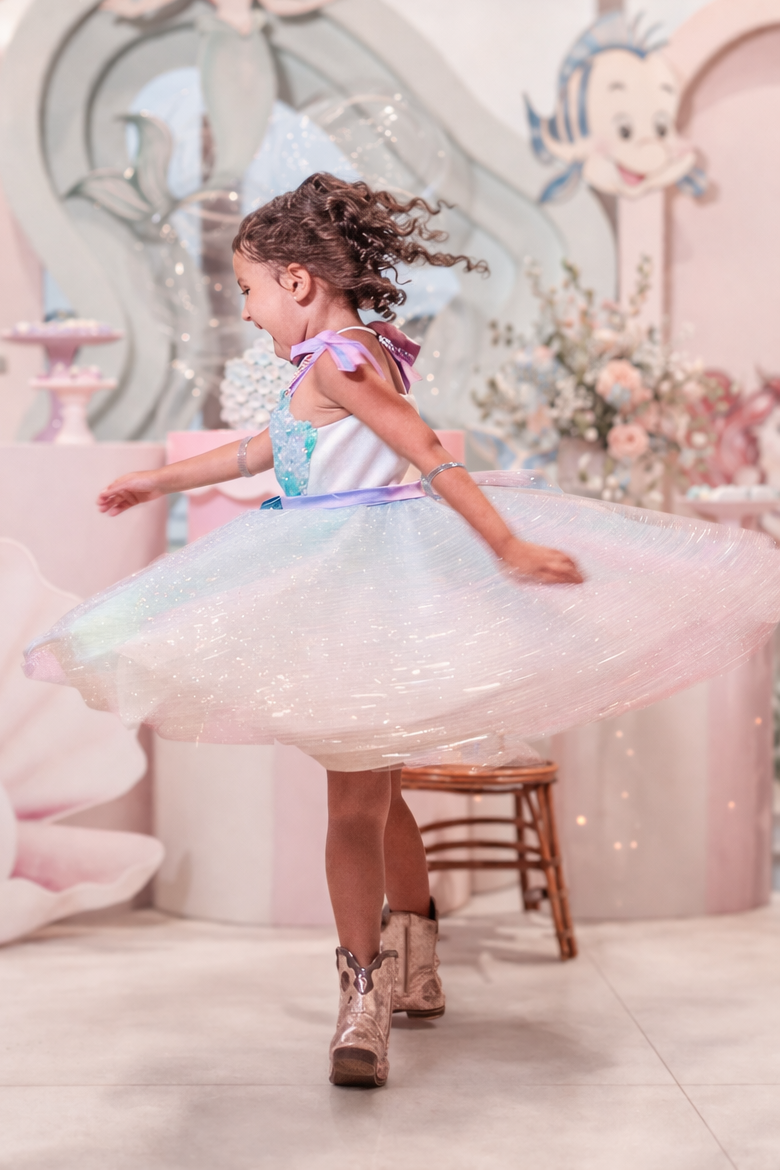 Cecilia_dream_banner_with_cecilia_twirling